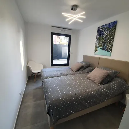 T3 Neuf Avec Jardin Et Terrasse Face A La Mer バンドール