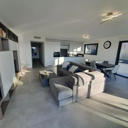 Apartment T3 Neuf Avec Jardin Et Terrasse Face A La Mer *